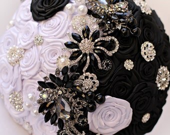 SALE Yin Yang Brooch Bouquet Black Wedding Brooch bouquet Flower Bridal Broach bouquet Crystal bouquet Black Wedding Black and White bouquet