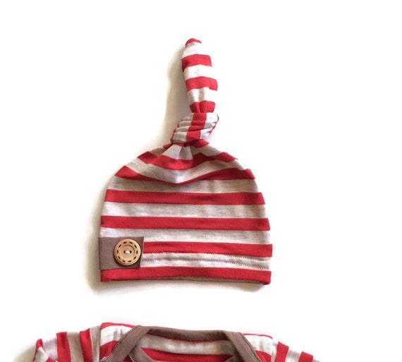 Bamboo neutral gender newborn gown and hat take home outfit