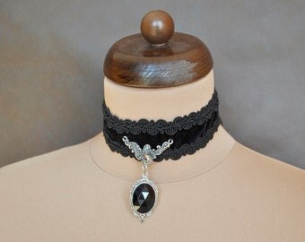 Elegant GOTHIC VAMPIRE Victorian Burlesque Glamour CHOKER black velvet with beautiful adornment, Halloween, prom
