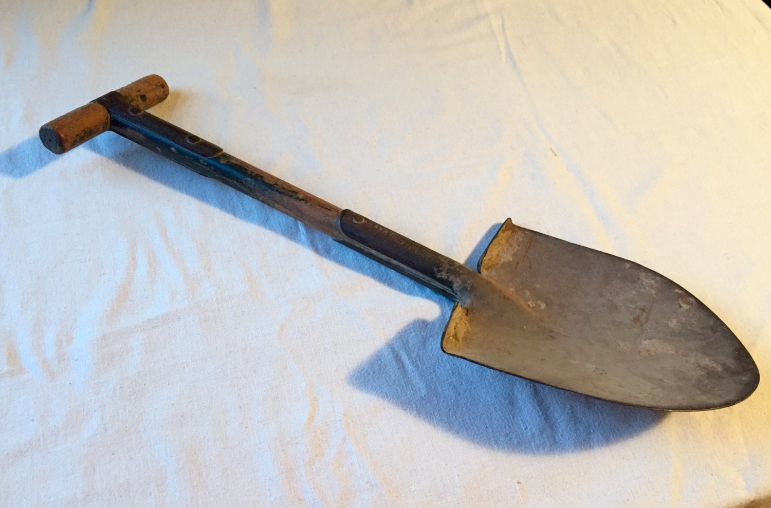 WWII Field Shovel T Handle US IS&D4 Army by SassySisterSalvage