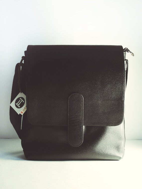 Black sling bag. Leather bag. Men's bag. Newsboy bag.