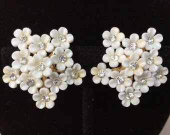 Artículos similares a Queen Ann Rose Lariat-Ecru en Etsy