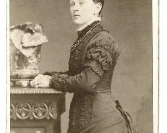 CDV photograph, Victorian carte de visite, 1880s woman, Blake & Edgar, Bedford, antique photo, visiting card, vintage, old portrait