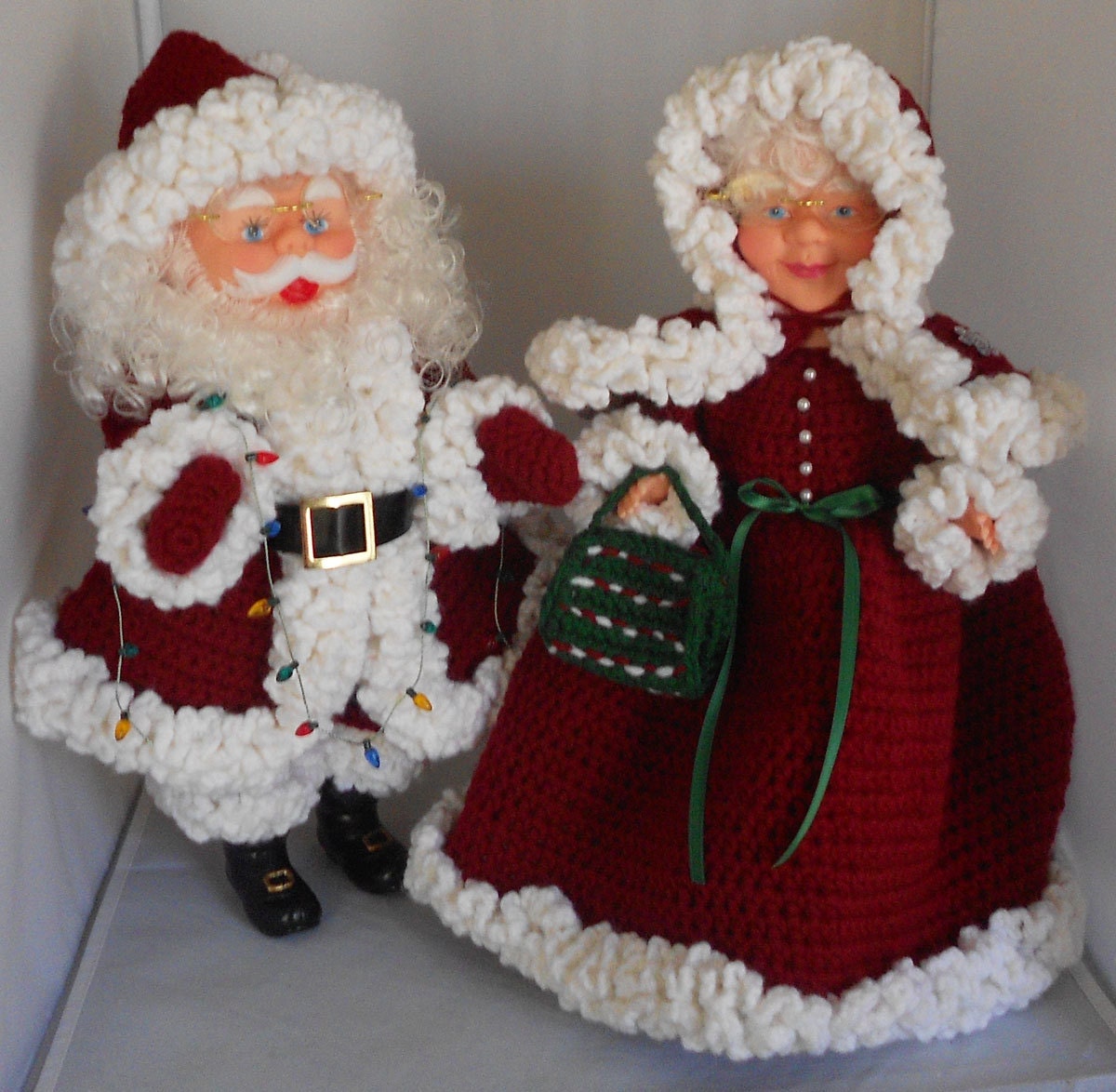 mr and mrs santa claus dolls with burgundy crocheted outfits mr and mrs santa claus dolls with burgundy crocheted outfits