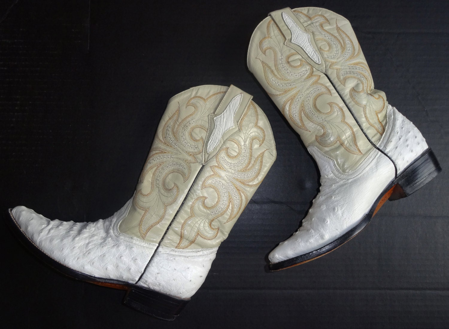 Vintage ostrich cowboy boots 7.5 Correcaminos white leather