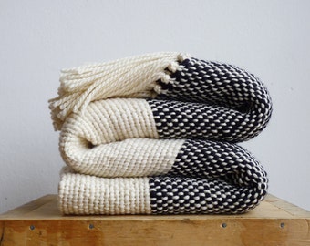 Chunky knit blanket, Boho bedding wool woven throw blanket, Cozy Blanket, Black and white couch cover by Texturabledecor