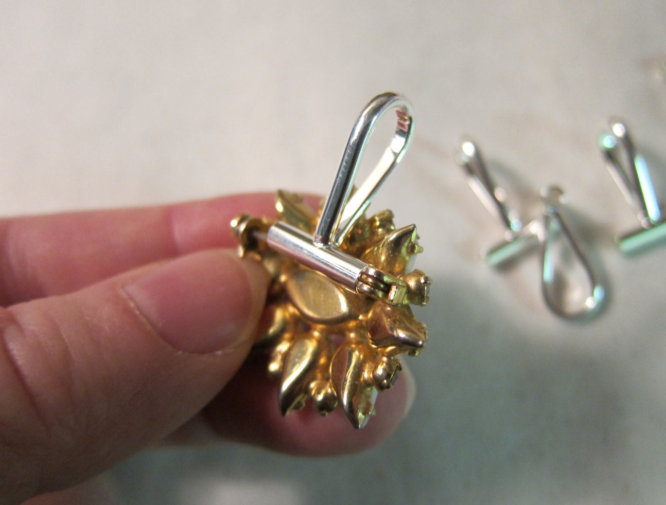 21x13.5mm Brooch Converter with Horizontal Pin Holder and