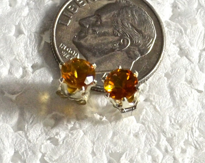 Citrine Studs, 5mm Round, Natural, Set in Sterling Silver E378