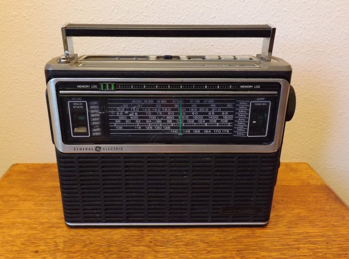 Transistor Radio General Electric Monitor 10 by TrilliumandFern