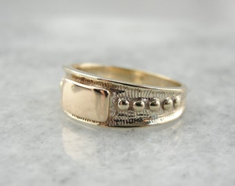 Mid-Century Signet Ring with Textured Details U9ZKLM-D