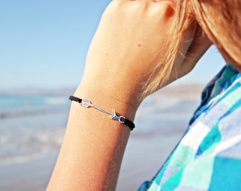 BLACK arrow bracelet. Simple and modern.