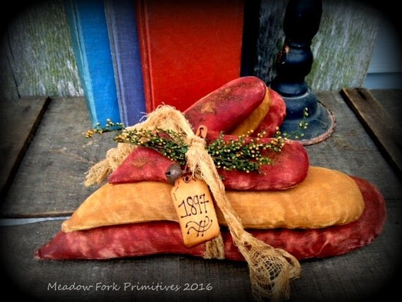 Primitive Folk Art Set of 3 Stacking Hearts--Valentine's Day--Hafair Team, Faap