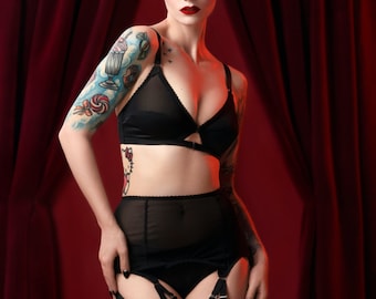 Multi Strap Suspender Garter Belt, Black Webbed, 24 strap clip, Vintage Retro
