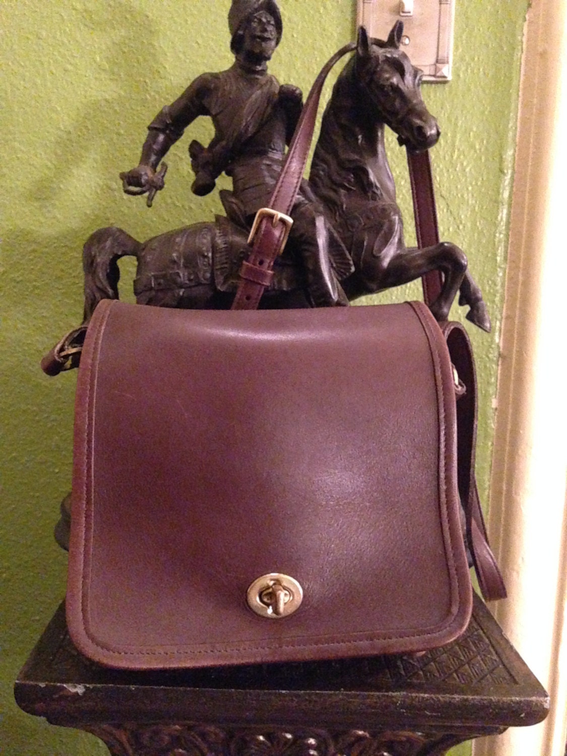 Vintage Coach Leather Handbag No.E2P-9076..Leather