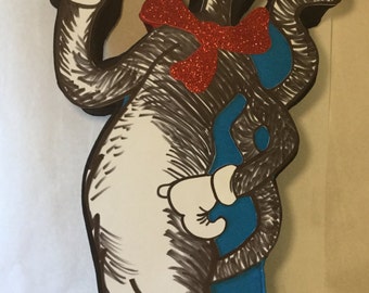 Cat in the hat pinata. Dr. Seuss piñata. Thing 1 thing 2 piñata. Cat in the hat birthday Party. Cat in the hat decoration. Cat in the hat