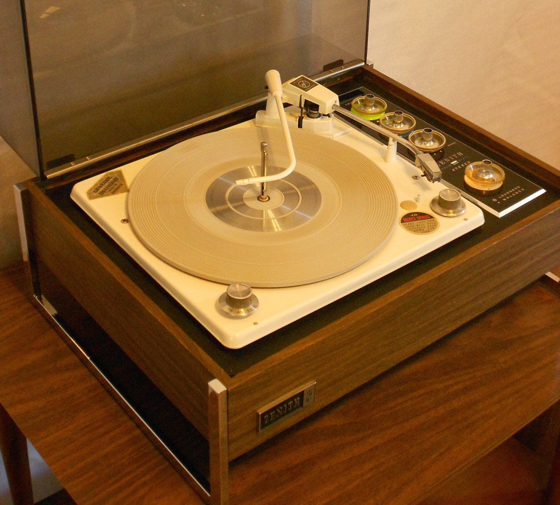 Zenith Record Player Circle of Sound 'The Moderne'