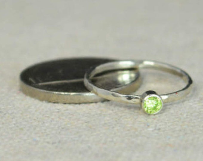 Classic Sterling Silver Peridot Ring, 3mm Silver solitaire, Green Ring, Silver jewelry, August Birthstone, Mothers RIng, Silver band