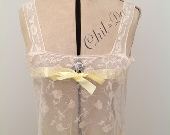 Pretty camisole top 1920s or earlier floral lace vintage