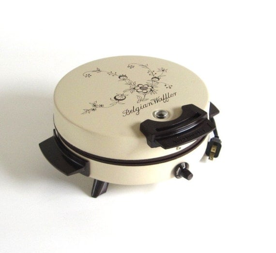 Toastmaster Belgian Waffler Iron Round Waffle Maker 250 Almond
