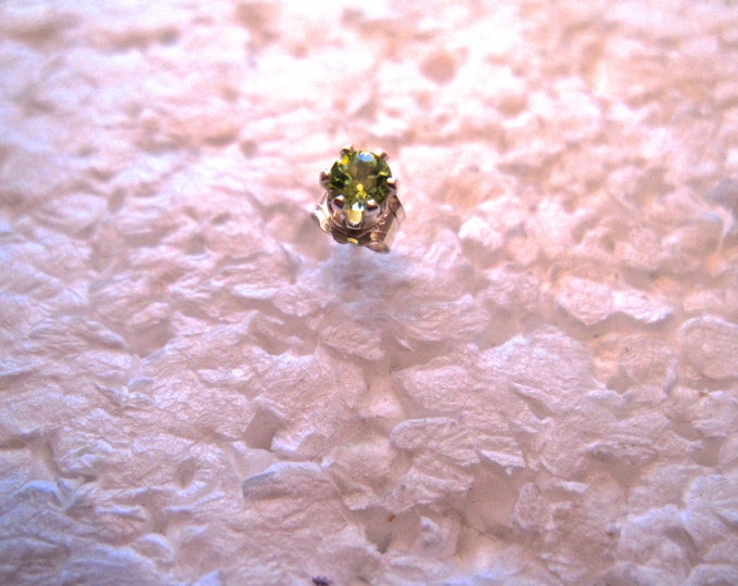 Man's Peridot Stud, 3mm Round, 0.11ct., Natural, Set in Sterling Silver E863M