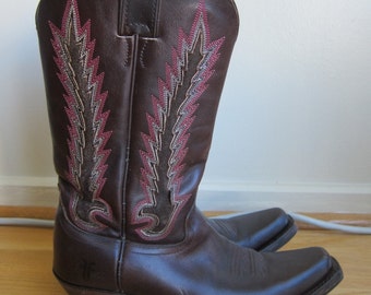 Vintage Frye Dark Brown Leather Pink White Side Topstitching Western Cowboy Boots Size 8.5B Stacked Heel - Cowgirl Fryes Boots