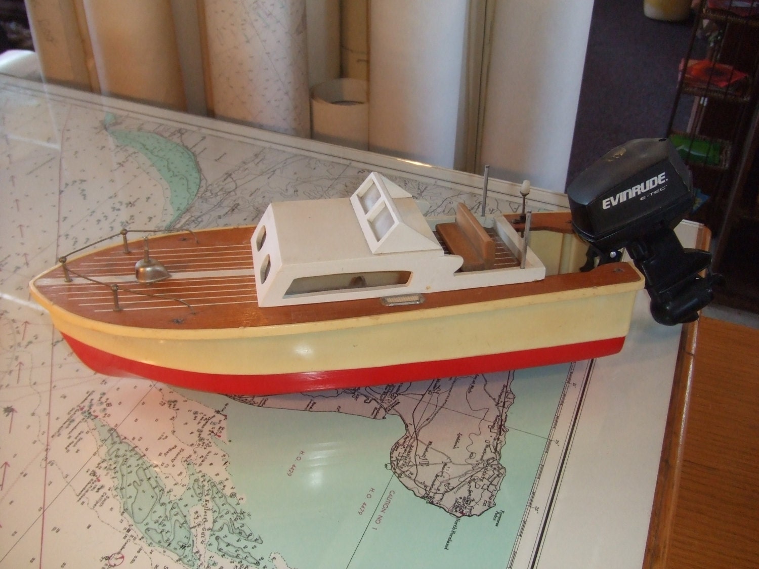 Vintage Toy Model Boat 1950's Evinrude motor not