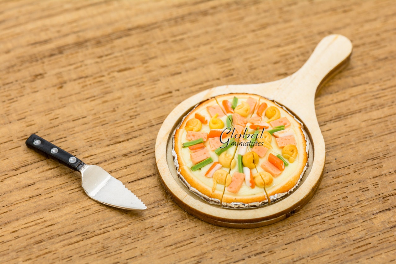 Dollhouse Miniatures Round Wooden Pizza Pan with Holder