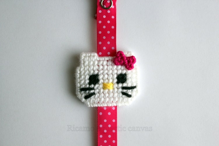 Baby pacifier clipHello Kitty pacifier by Ricamoeplasticcanvas