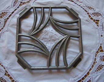 Underside of flat alu, vintage, France