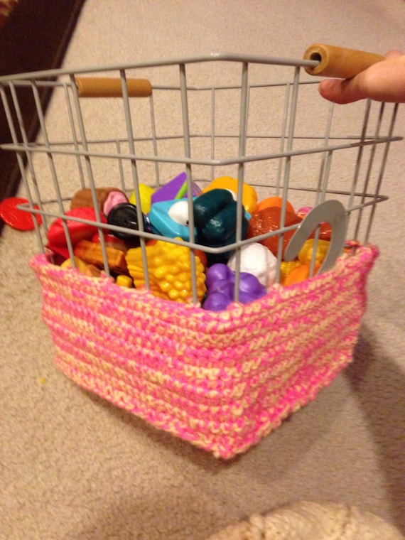 Colorful basket covers to add to a wire or by Bastienscrochet