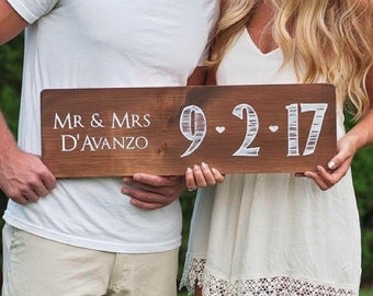Wood Wedding Couple Sign, Mr and Mrs Sign With Last Name, Wedding Couple Sign