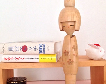 ANCIENNE POUPÉE EN bois sculpté poupée d'artiste Europe du Nord EUR 120