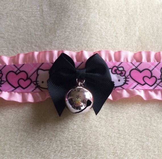 pink and black Hello Kitty collar/choker with big pink bell