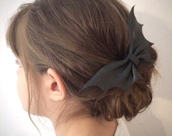 Halloween Bat Hair Bow, Leather bat, Leather hair clip, Halloween hair, Steampunk hair accessory, Goth Vampire bat, Batgirl costume hair