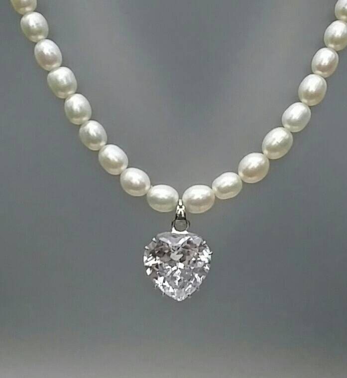 Pearl necklace with heart pendant Clearance