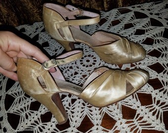 20% OFF Antique 1920's Ivory Silk Satin Pumps Heels Wedding Shoes, 5 AA Narrow