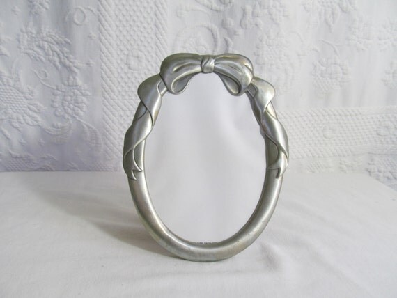 Seagull Ribbon Dress pewter vintage oval picture frame seagull canada bow ribbon Seagull Ribbon Dress pewter vintage oval picture frame seagull canada bow ribbon