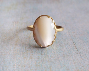Mother of pearl ring, white opalescent ring, oval white cabochon ring, brass ring with oval mother of pearl cabochon, gift for her