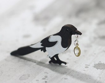 Magpie Thief Brooch - Omens Collection