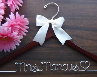 Personalized Bridal Hanger, Custom Made Keepsake Hangers, Bridal Shower Gift idea,Wire Wedding Hangers with Names, Wedding Photo Props