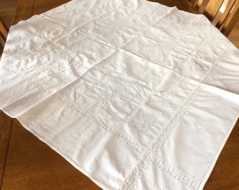 Vintage Embroidered Linen Tablecloth, Cream Coloured Embroidered Tablecloth, Excellent Condition, 1960s