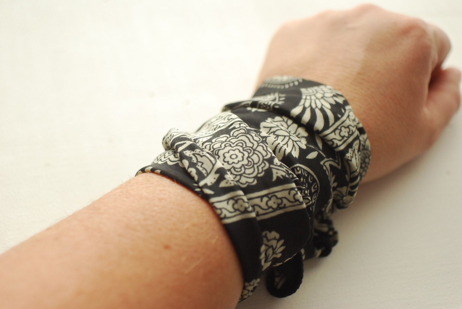 Rockabilly Black Bandana Print Wrap Bracelet Iron Wire Wrist