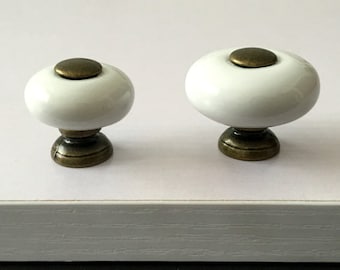2 Boutons De Meuble / Poignées En Porcelaine à Décor De Vache & Souris – Début De Série