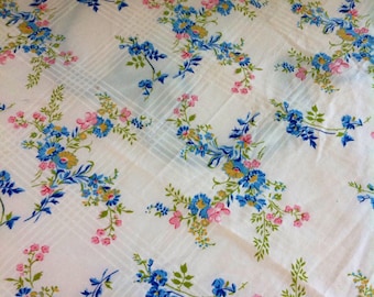 Saint Mary's Full size vintage sheet......flat....excellent condition.