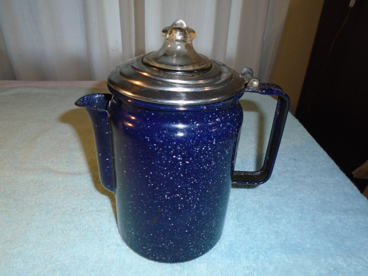 Vintage Enameled Coffee pot / Enameled Pot / Rustic Decor