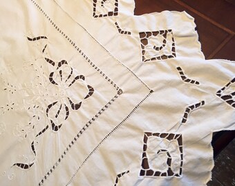 Beautiful Vintage Square Battenberg Tablecloth, Excellent Condition, Clean!