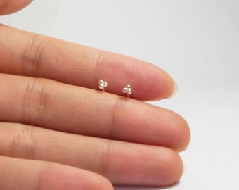 Tiny Triple Dot Sterling Silver Stud Earrings, minimalist everyday earrings, 3mm tiny tripple dot stud earrings