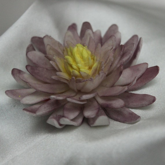 Lotus flowers edible custom made. gumpaste flowers. wedding