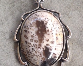 Pendant, Texas petrified palm wood cabochon, 30x40mm