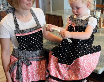 Mommy and Me Aprons - Retro Style Aprons - Vintage Look - Matching Aprons - Cooking Fun - Kitchen - Black and Pink - Damask and Polka Dot